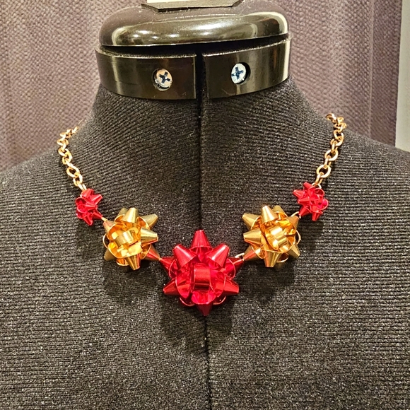 Metal bow necklace - Picture 1 of 3